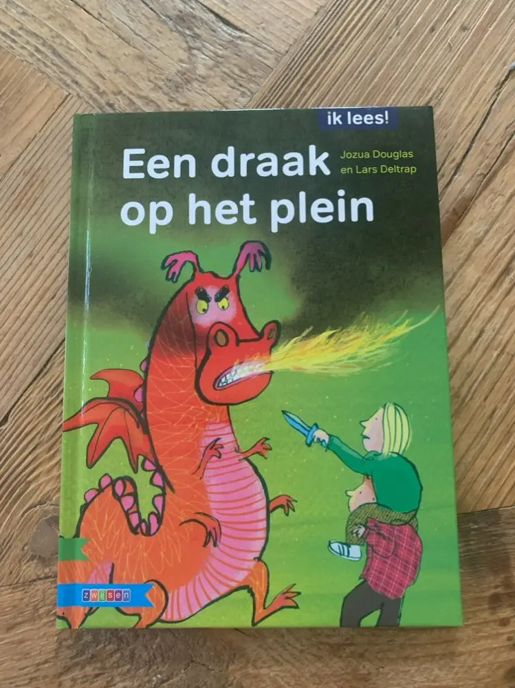 Een draak op het plein