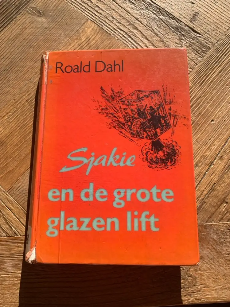 Sjakie en de grote glazen lift